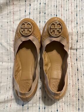 Tory Burch Caroline Patent Leather Tan Nude Ballet Flats Size 7